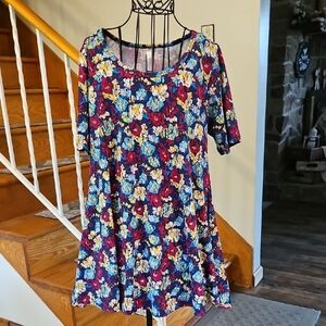 👚LuLaRoe Pastel Floral Scoop Neck Top